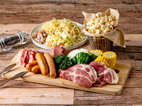 ◎【海辺で手ぶらBBQ】希少部位も楽しめる！牛・豚・フランク定番プラン【2名様〜】        【2名分～】