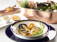 <Dinner> "SAVEUR" dinner featuring Azure's traditional bouillabaisse, served with a dessert in the color of your birthstone | 18,000 yen