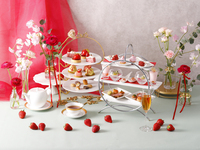 【ランチ限定】バラ香る乾杯酒×10種前菜付きパスタコース×完熟いちごとピスタチオのアフタヌーンティー