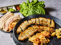 人気No1◎【熟成サムギョプサル】お得に１ドリンク付き　国産豚をマッコリとジャンで漬け込み旨味を閉じ込めました‼