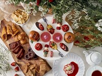 [Available only from February 24th to April 30th] Afternoon Tea "Strawberry & Pistacia" (Amaou strawberry & pistachio) + Champagne toast