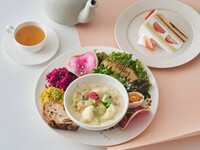 [Special lunch with dessert and drink] Cherry blossom and spring cabbage clam chowder & salad with organic onion dressing