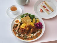 [Special Lunch with Dessert & Drink] Two kinds of spiced curry: Butter Chicken and Tomato Dal, served in a thali style.