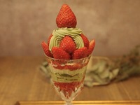 [平日]2Fパフェ「苺とピスタチオ｣のお食事コース