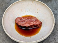 和牛ホホ肉赤パプリカのエッセンス