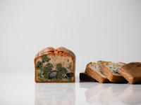 벚꽃과 검은 콩 파운드 케이크