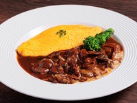 【4/1～4/30】国産牛バラ肉のハッシュドビーフ 　オムレツ添え