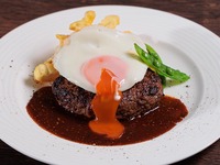 【4/1～4/30】ハンバーグステーキ デミグラスソース 大阪産卵のフライドエッグ添え