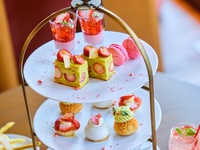 【CAFE｜土日祝】ストロベリーとピスタチオのアフタヌーンティー（3/16〜5/12）