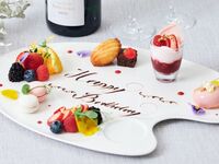 卒園・入学などお子様とお祝いランチ◇生花に彩られた特別席◇アニバーサリープレートで様々なスイーツを楽しめる！乾杯酒がついたカジュアル4品ランチコース-SEASON-