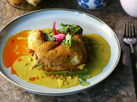 [Lunch] Choice of Main Dish & Salad + French Deli Buffet & Homemade Bread (counter seating)