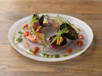 ランチ限定割！乾杯ドリンク付でメインはジューシー鶏もも肉。マルゲリータやトリュフポテトも楽しめるパーティーに最適なコース！～Felice～