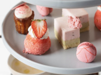 Private room / Strawberry and cherry blossom afternoon tea / Free drinks included
