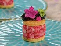 Private room guaranteed. Spring [Shinjuku Ushimitsu Opening Commemorative Course] This course commemorates the opening of Shinjuku Ushimitsu. It includes Wagyu beef, crab and salmon roe yukke dog, spring caviar pie yukke, carefully selected fillet brioche cutlet sandwich, and specially prepared cold noodles with nori seaweed.