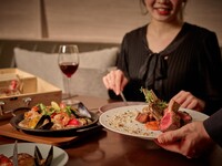 【女子会プラン】デザート盛り合わせ付き　前菜5種から牛モモ肉含む全13品の大皿シェアプラン