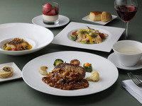 【当日決済限定】“ホテルツアー付き”ペントハウスランチ