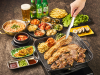 マッコリに漬け込んだ特製サムギョプサルとマヌルカルビのWメイン『サムギョプサルと牛カルビの焼肉コース』