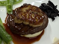〈オプション〉肉料理を「牛フィレとフォワ・グラのポワレ+2500円/人」に変更