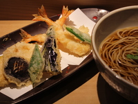 季節の天ぷらそば（温・冷）