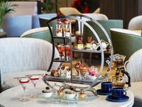 ストロベリーアフタヌーンティーセット(スパークリングワイン含む120分飲み放題付き) ※2日前15:00まで要予約