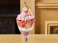 【月/金曜日】桜薫る春いちごのパフェ