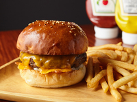 【数量限定】東京産和牛100％　チェダーチーズバーガー