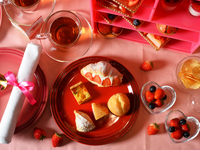 スパークリングワイン付【4/1～オンライン限定価格】“Strawberry Princess in a Pink Box” アフタヌーンティ with ハーゲンダッツ Next Season