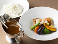 [Chicken & Shrimp Soup Curry] Includes salad, dessert, soup, and coffee buffet