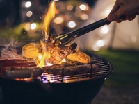 （アルコール飲み放題90分付）【カルフォルニアBBQプラン】贅沢お肉盛り合わせ！焼きそば食べ放題