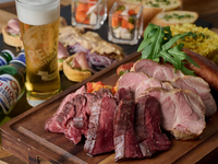 【夜桜ビアガーデン】美名豚やオーシャンビーフ等11品＋ビールやウイスキー2種含む2H飲み放題