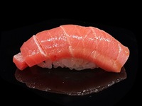 Mulakan dengan enam hidangan nigiri (a la carte, caj tambahan dikenakan)