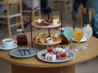 Afternoon Tea: Estéticas que se superponen