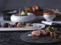 A【スタンダード】13種/テーブルを包み込む天空の雲海「イマージュオードブル」とご一緒に非日常的なフレンチディナーコースをお過ごし下さい