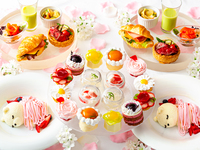 [Flower Afternoon Tea to Enjoy Fragrances] + Favorite Bear Cake & White Rose Plate + Welcome Drink + Free Flow Tea