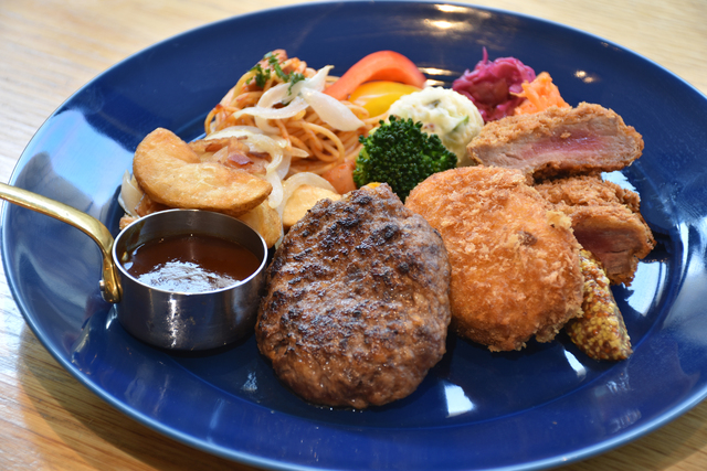 ダイニングカフェ SOCO - 神戸ポートピアホテル - Restaurant Guide