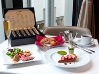 【土日祝限定】THE AFTERNOON SELECTION ～GRAND～ 抹茶カクテルと季節のデザート＋【おかわり自由】illyコーヒー＆Mighty Leaf紅茶