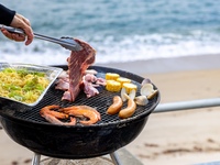 3時間滞在可能！(ソフトドリンク90分飲み放題付き)【リブロースステーキ付き//プレミアムBBQプラン】贅沢お肉盛り合わせ！焼きそば食べ放題