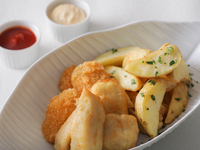 Web予約限定＜フィッシュ＆チップス＞『STRINGS Spring ROSÉ Night & Fish・Chips』10周年を祝う「シャンドン ロゼ」のウェルカムドリンクとともに、名古屋で一番贅沢な“春”をシェアしよう！ 大聖堂を臨むカバナガーデンが、一夜限りのフォトジェニック空間へ