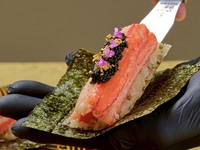 Private room guaranteed [Ebisu Ushimitsu 4th Anniversary Course] We offer 7 carefully selected grilled dishes, including "Selected Wagyu Beef Crab Yukhoe Dog," "Selected Beef Minced Cutlet Sandwich ~Jalapeño~," and our grilled specialty "Beef Fillet and Sweet Shrimp Grilled with Green Onion and Salt."