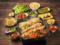 牛・豚・鶏の3種のお肉が楽しめる『プレミアム韓国焼肉コース』