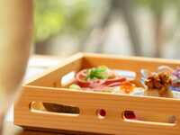 牛リブロース焼きしゃぶ丼×前菜5種×90分飲み放題付き