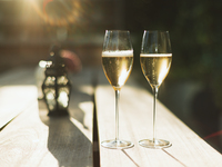 Sparkling wine Free Flow with Chef's selection of 3 kinds of snacks