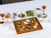 【アフタヌーンティー】コーヒー、紅茶お代わり自由！焼き菓子6種、セイボリーなど