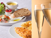 【平日・テラス席確約】❀フルーティーな泡で乾杯！ロゼスパークリング1ボトル付き❀メインが選べるカジュアルランチプレート（2名専用）