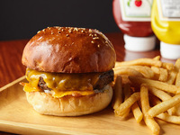 【褐毛和牛】チェダーチーズバーガー