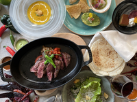 個室確約【ご褒美Share course】自慢のクラブケーキ､ハラミステーキ全7皿　乾杯酒付き