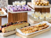 From May 1st: [90-minute weekend/holiday lunch buffet] Includes your choice of main dish, a wide variety of desserts, and free drinks including Kobe black tea.