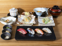 [Lunch-only Sushi and Tempura Course] Two seasonal delicacies, eight pieces of Edomae-style sushi, and six kinds of tempura. 5800 yen (excluding tax)