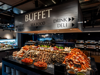 [Luxury Buffet] <180-minute limit> Yakiniku & Japanese, Western, and Chinese buffet with over 150 dishes including king crab + all-you-can-drink alcohol