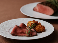 週末及假日：午餐自助餐，可選3道菜